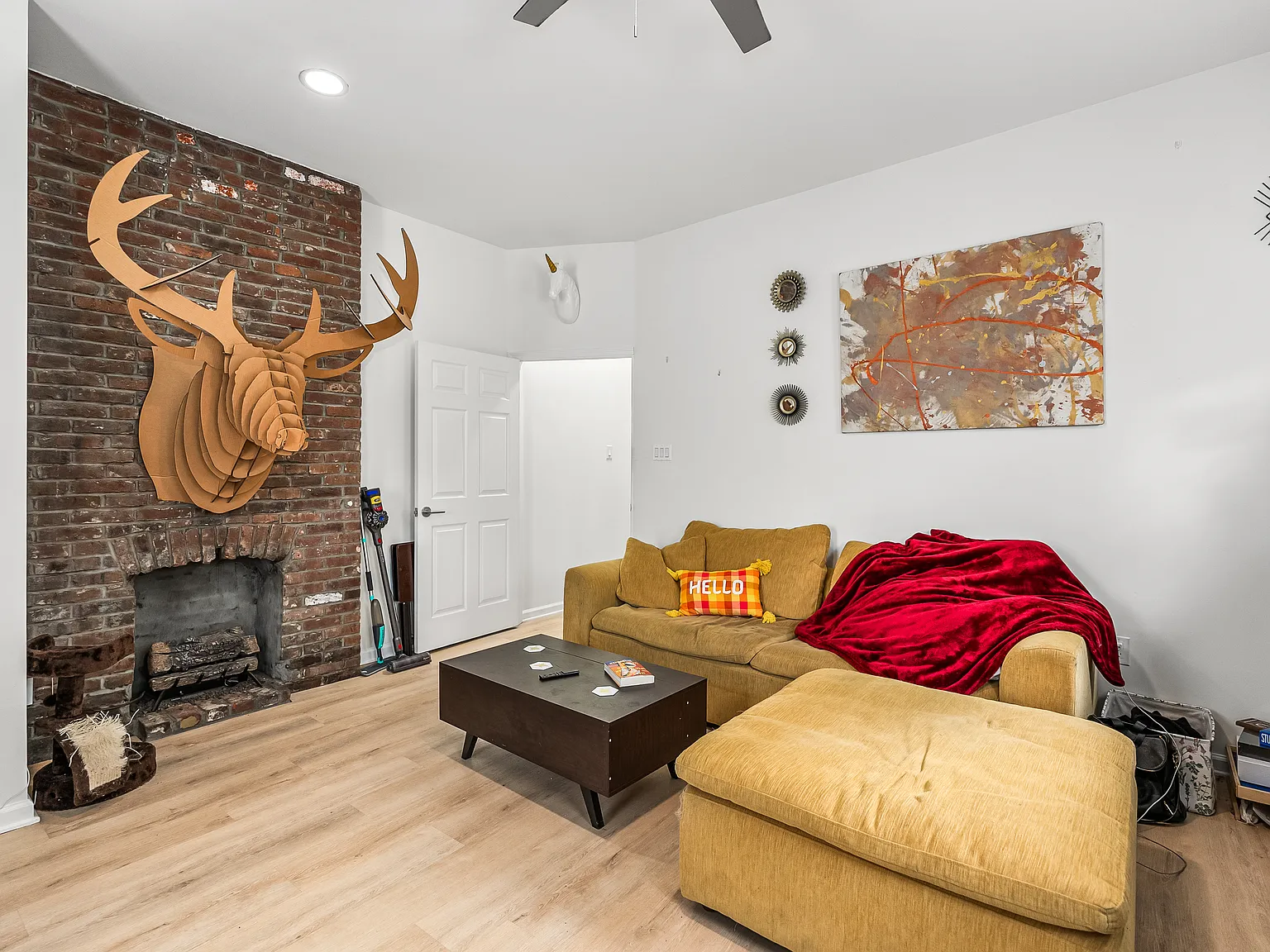 2 bed, 1.5 bath, 1000 sqft, $2,040 — Photo 3