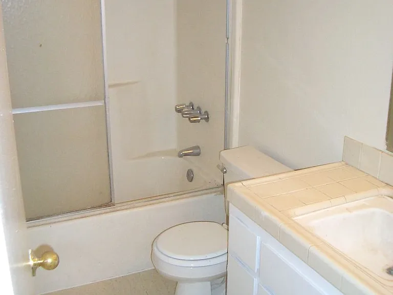 141 S B St — Photo 4