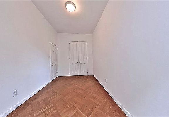 3rd image of 147 E 61st St APT 3A