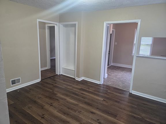 5th image of 2865 N Olney St