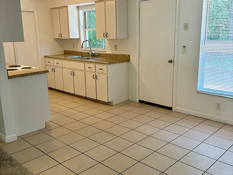 3279 E Kennedy St — Photo 13
