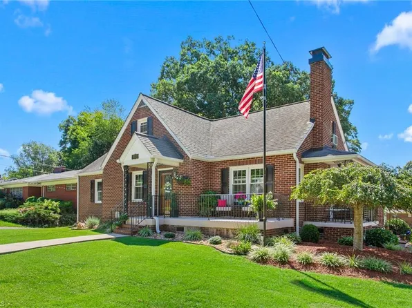 1111 N Woodleigh Cir, Reidsville, NC 27320