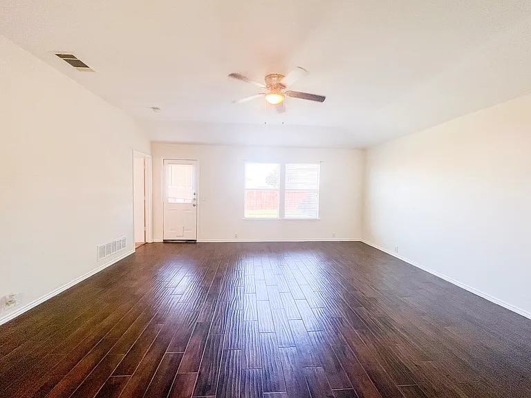 8929 Sagebrush Trl — Photo 7