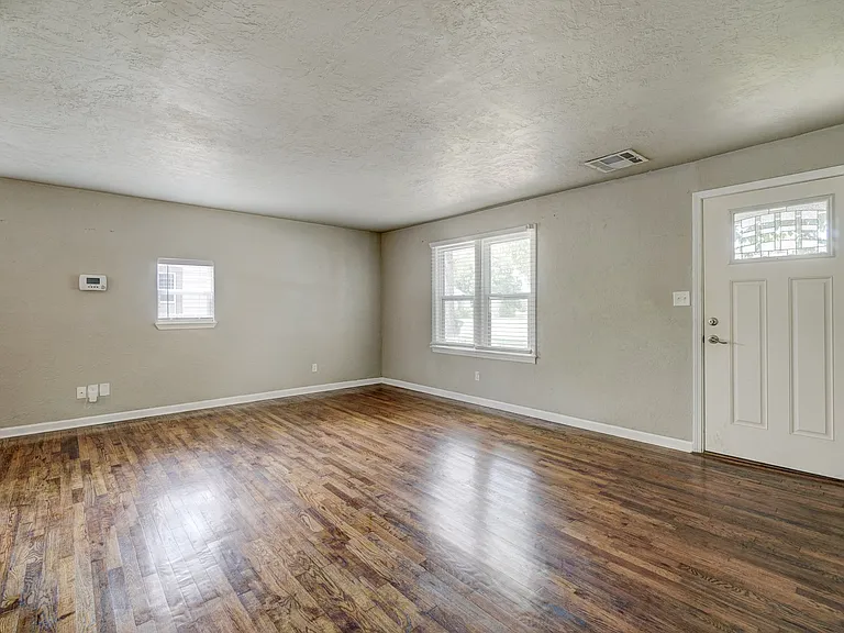 712 Dakota St — Photo 5