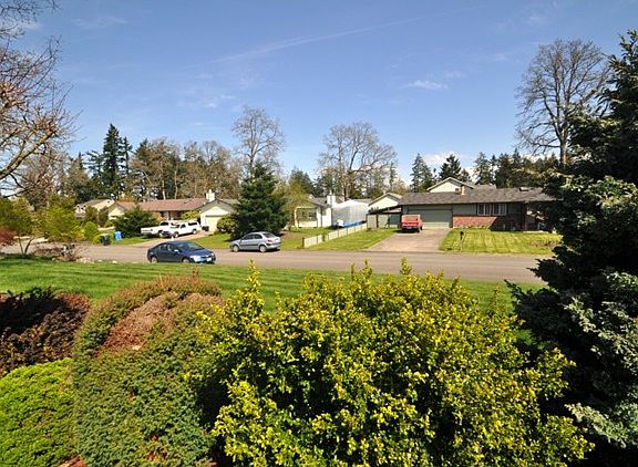 4th image of 17510 16th Ave E