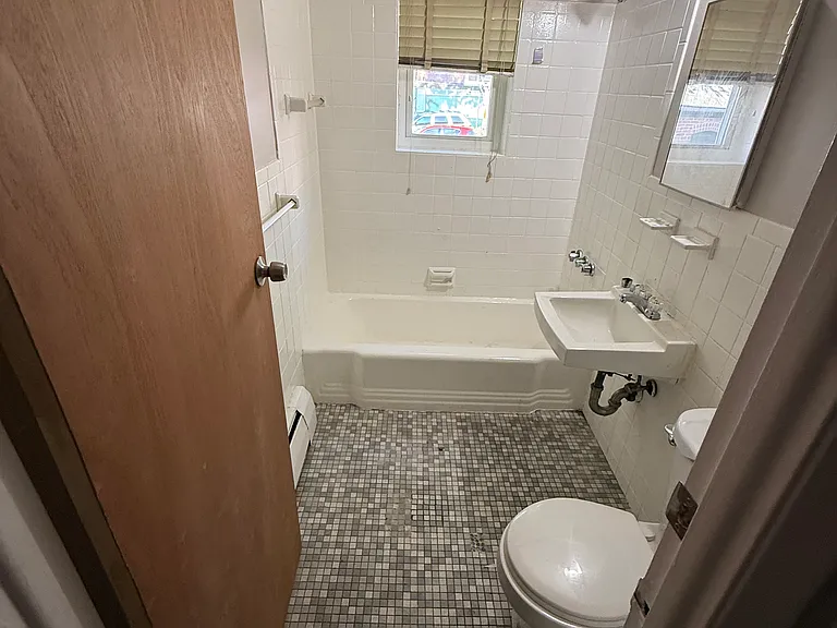 18 Vernon St #A5 — Photo 4