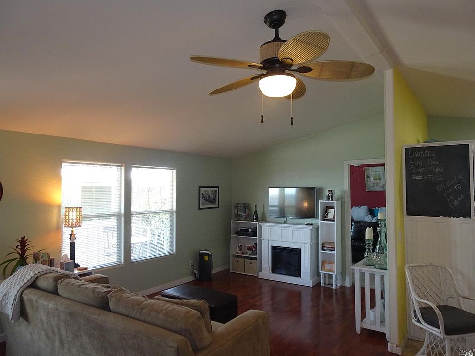 1st image of 10 Valencia Dr