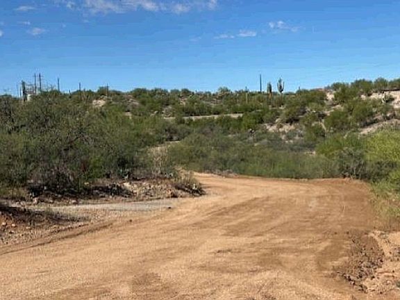Exterior Neighborhood (street photo)