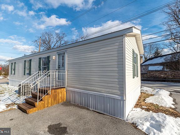 2nd image of 1 Nichols Cir