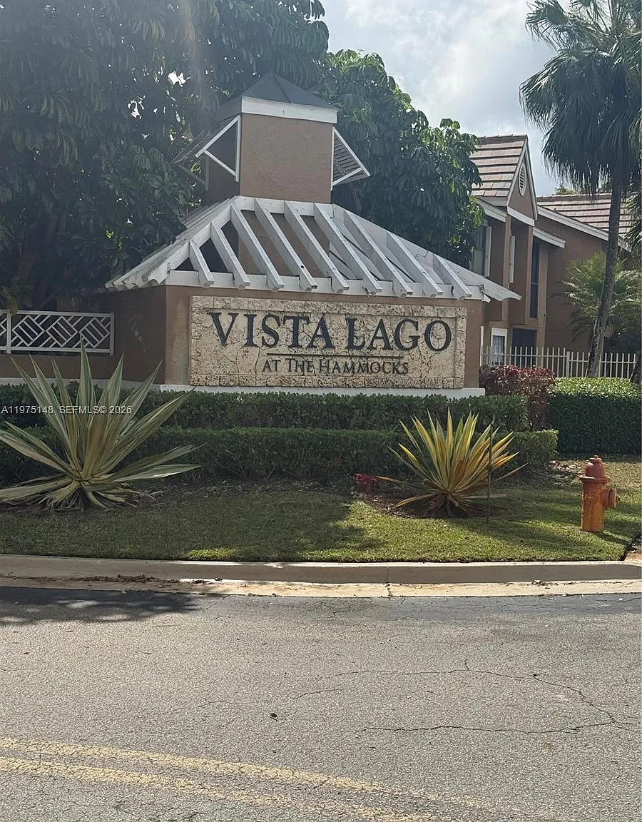 Vista Lago At The Hammock — Photo 1