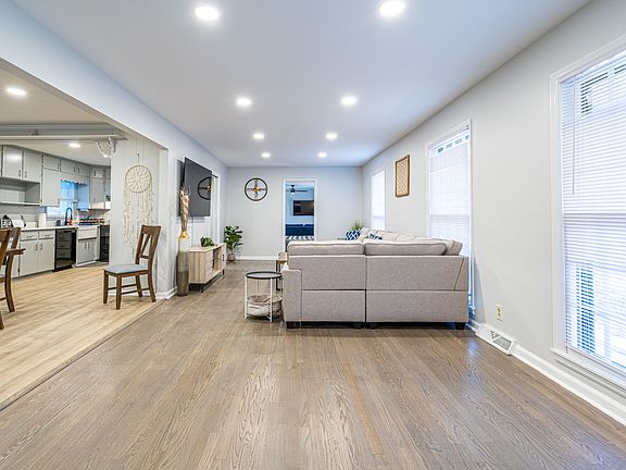 3rd image of 804 Vestavia Pl SE