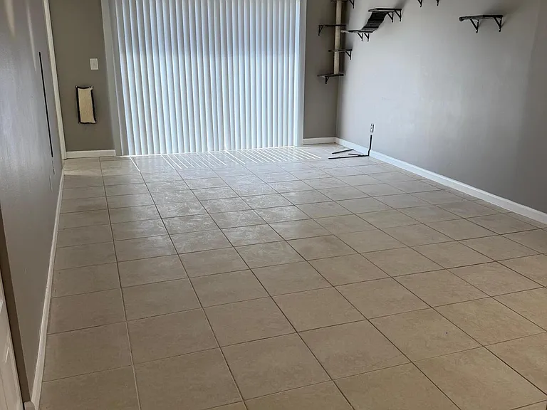 1456 SE Rivergreen Cir — Photo 3