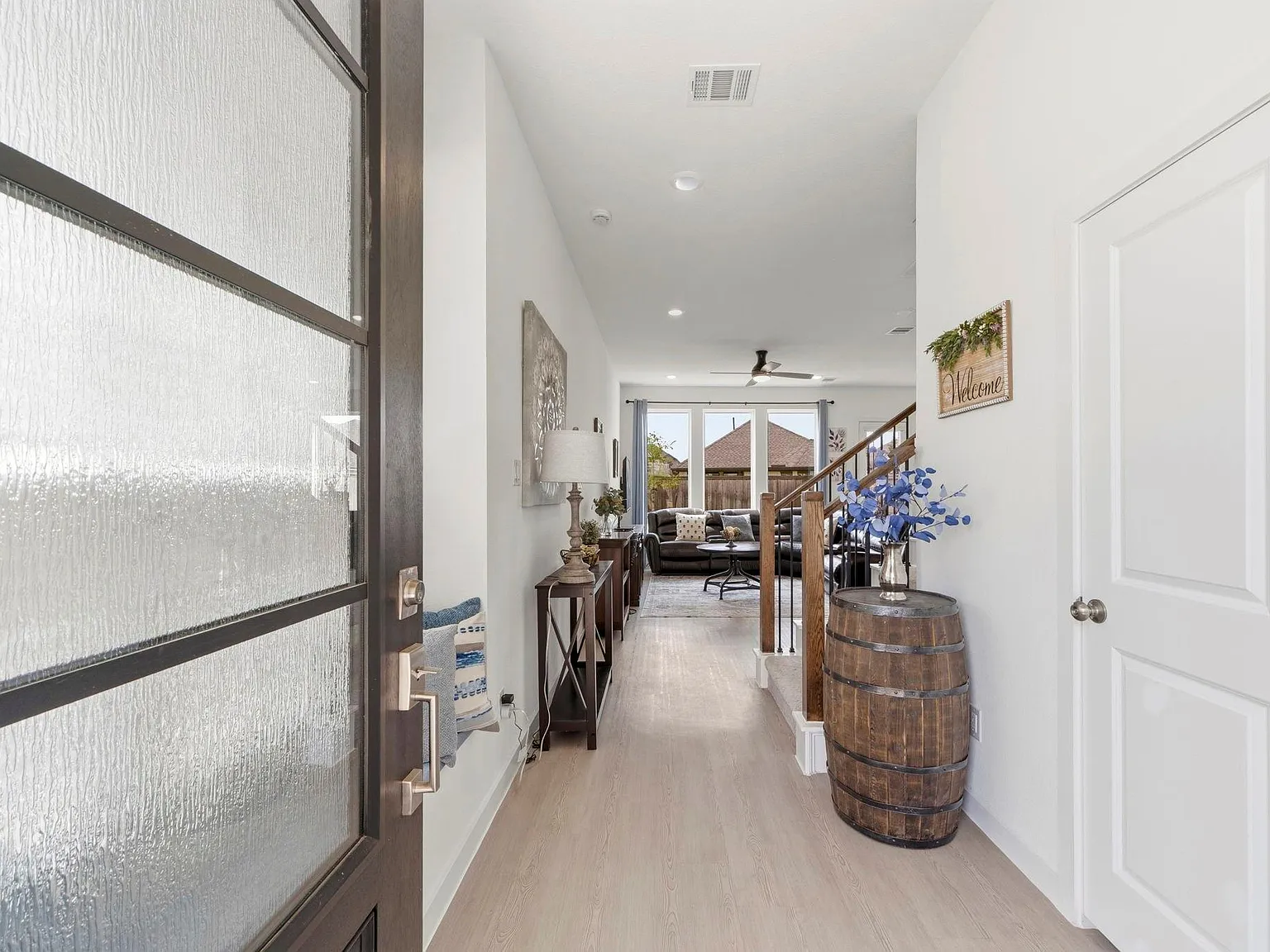 3 bed, 2.5 bath, 1984 sqft, $2,495 — Photo 4