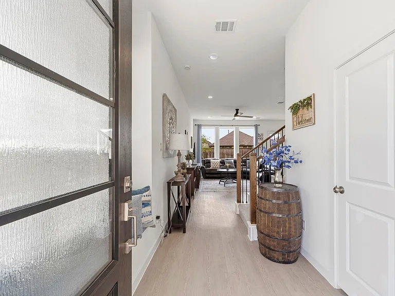 21235 Doubtful Canyon Dr — Photo 4