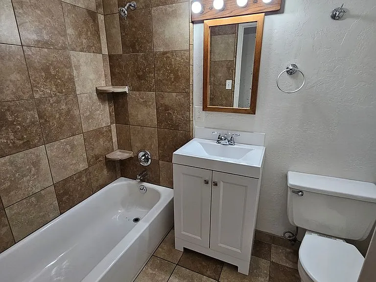 1706 E Burton Ave — Photo 6