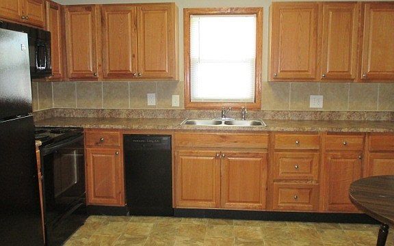 3rd image of 148 W Marshall Dr