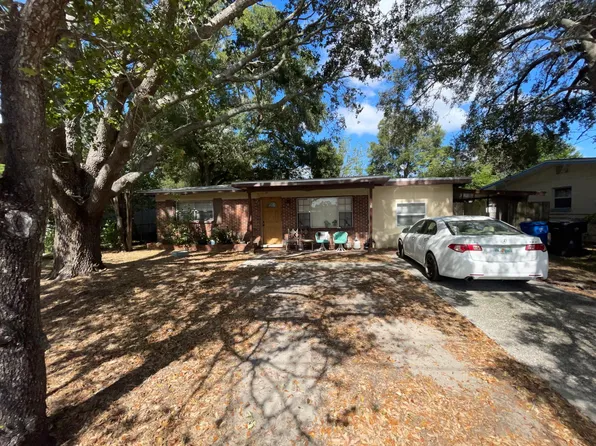141 N Melanie Ln, Brandon, FL 33510