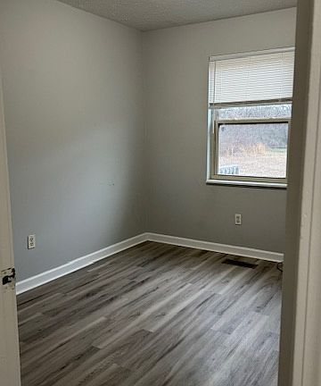 5th image of 906 Hillwood Dr APT B