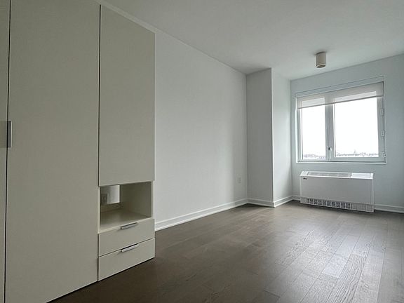4th image of 2922 Northern Blvd #308A