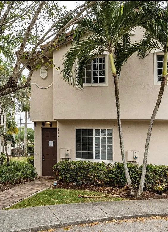 3 bed, 2.5 bath, 1250 sqft, $2,200 — Photo 1