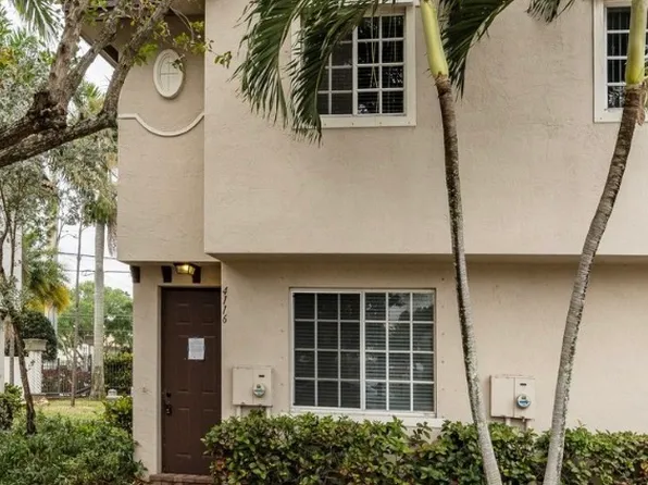 4116 Napoli Lake Dr, Riviera Beach, FL 33410
