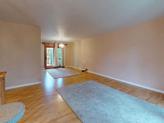 4th image of 531 Newberry Dr