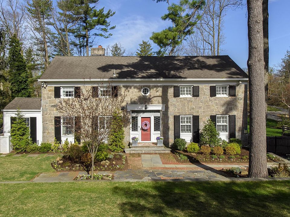 1st image of 15 Holly Ln