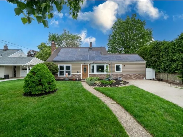 33 Saddle Lane, Levittown, NY 11756