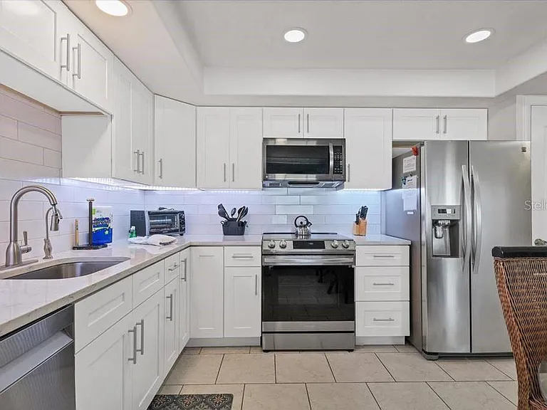 6154 Midnight Pass Rd #103 — Photo 4