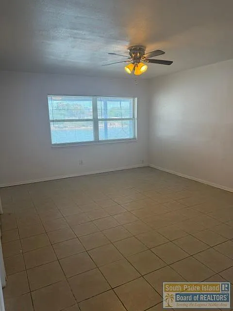 2 bed, 1.5 bath, 1125 sqft, $1,400 — Photo 2