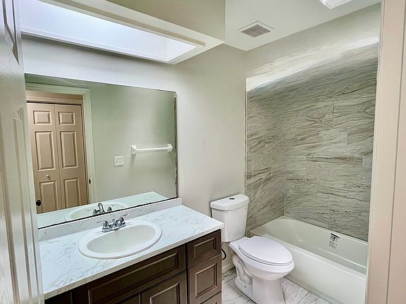3rd image of 1607 Crystal Park Cir