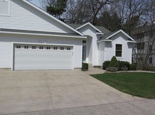 132 Stonegate Ct, Spring Lake, MI 49456