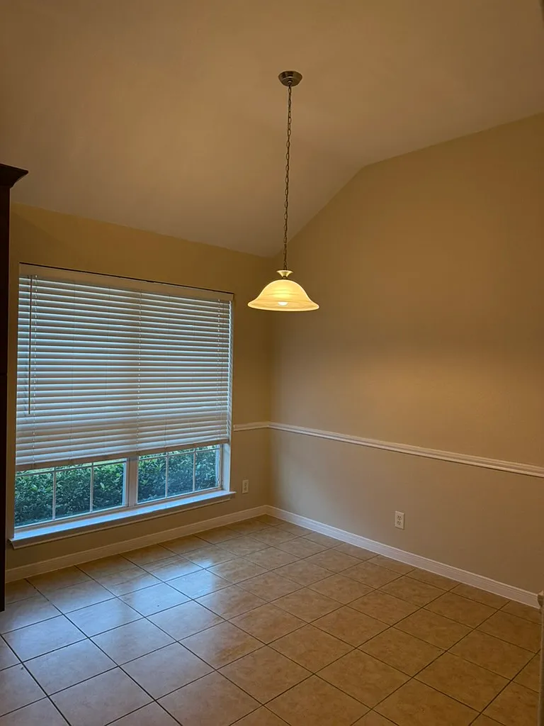 4 bed, 1923 sqft, $1,900 — Photo 4