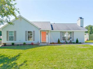 2621 Kilbourne Dr, Greensboro, NC 27407
