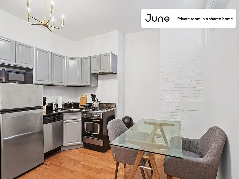 31 Saint Marks Pl #A — Photo 1