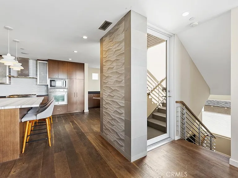 726 Loma Dr — Photo 15