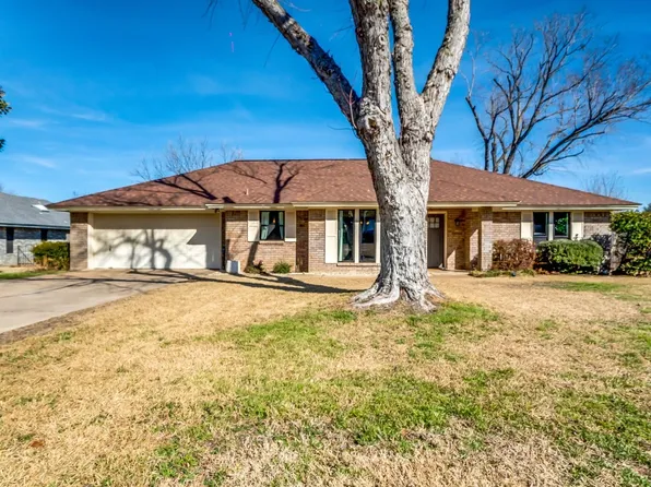 105 Byron Nelson St, Stephenville, TX 76401