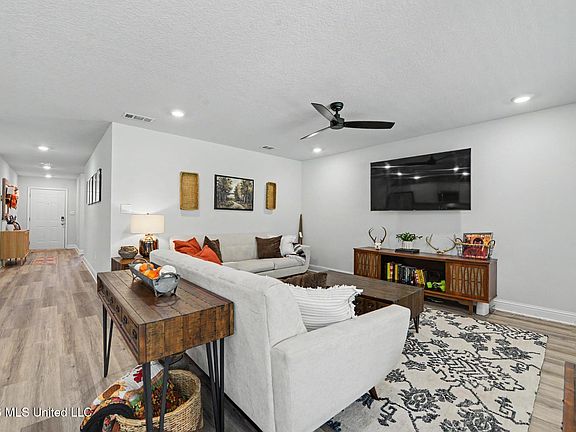 3rd image of 203 Mill Ct