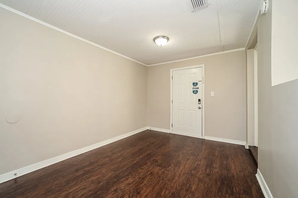3 bed, 1.0 bath, 1196 sqft, $1,535 — Photo 4