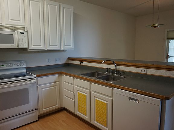 5th image of 612 Willoughby Way W