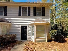 1550 Oakpointe Dr SW, Marietta, GA