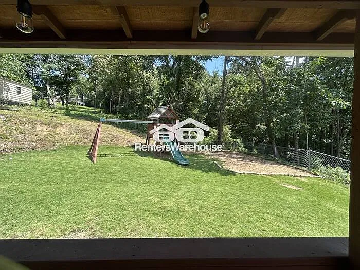 2501 Crestwood Cir — Photo 4