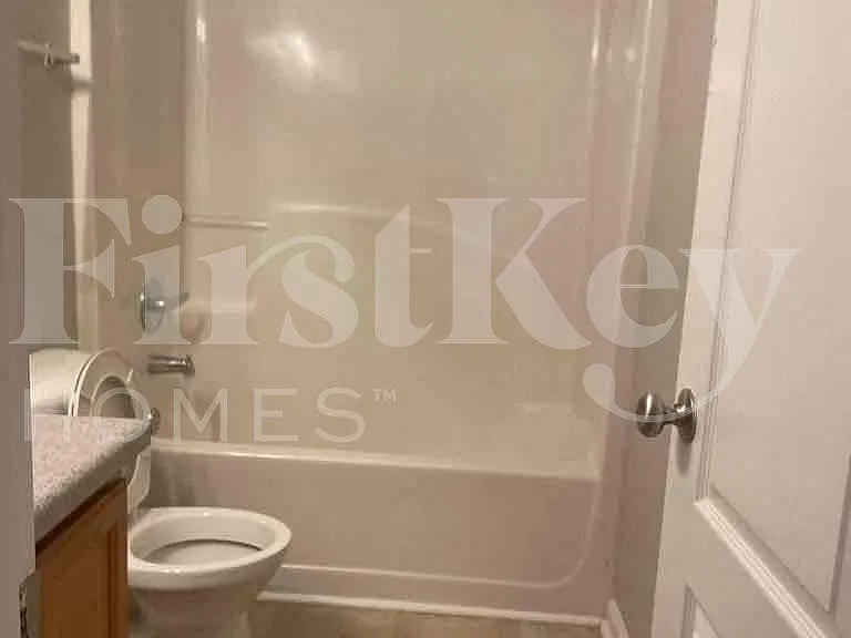 1119 Oak Hollow Ct — Photo 8