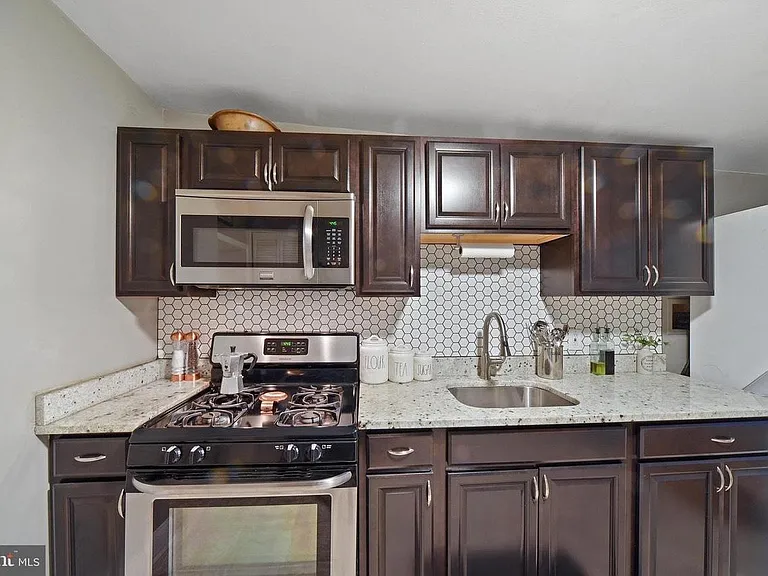 3319 Paine St — Photo 8
