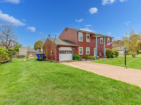 3rd image of 785 Pine Shore Road