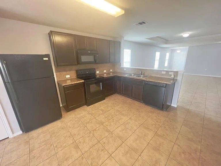 5813 Knoll Pines Pass — Photo 3