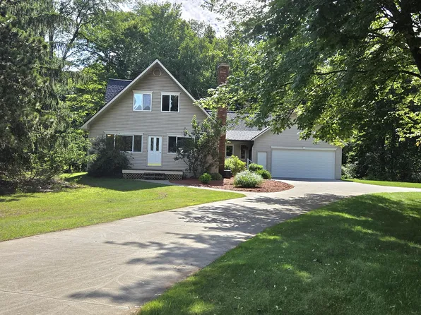 23760 36th Ave, Ravenna, MI 49451