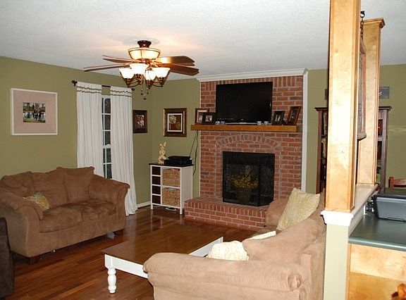 3rd image of 215 Wilson Heights Cir NE