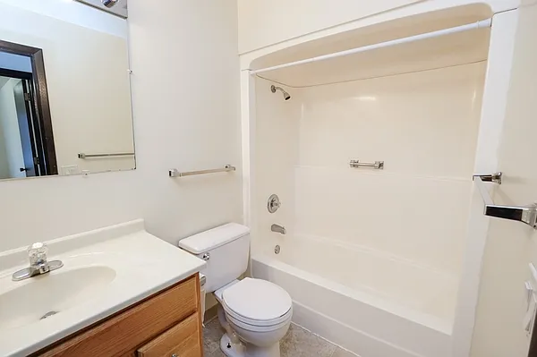 Como Park Apartments — Photo 40