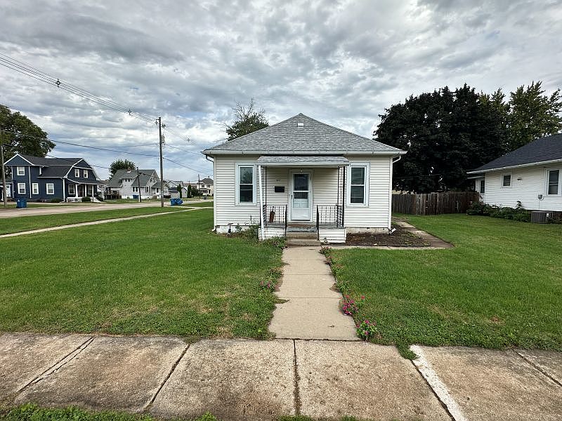 1st image of 422 6th St